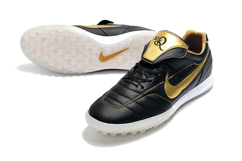 CHUTEIRA NIKE TIEMPO LEGEND 7 SOCIETY - PRETA E DOURADA