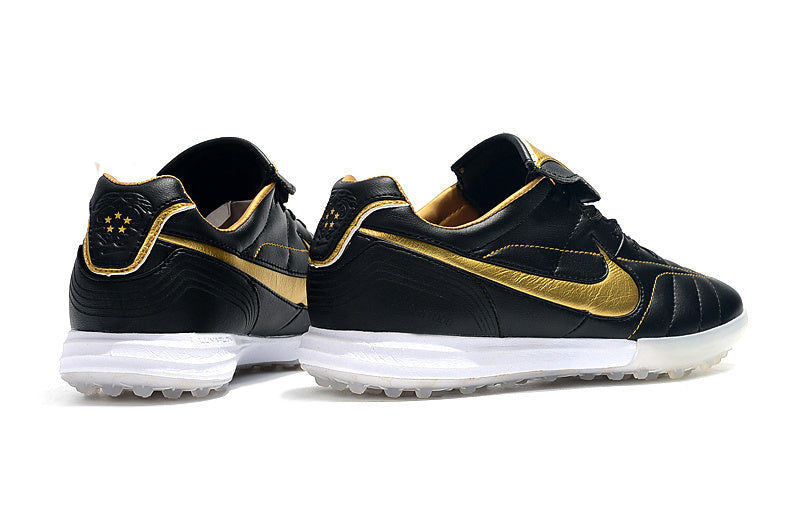 CHUTEIRA NIKE TIEMPO LEGEND 7 SOCIETY - PRETA E DOURADA