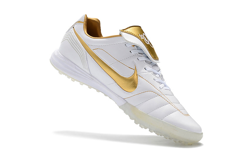 CHUTEIRA NIKE TIEMPO LEGEND 7 SOCIETY - BRANCA E DOURADA