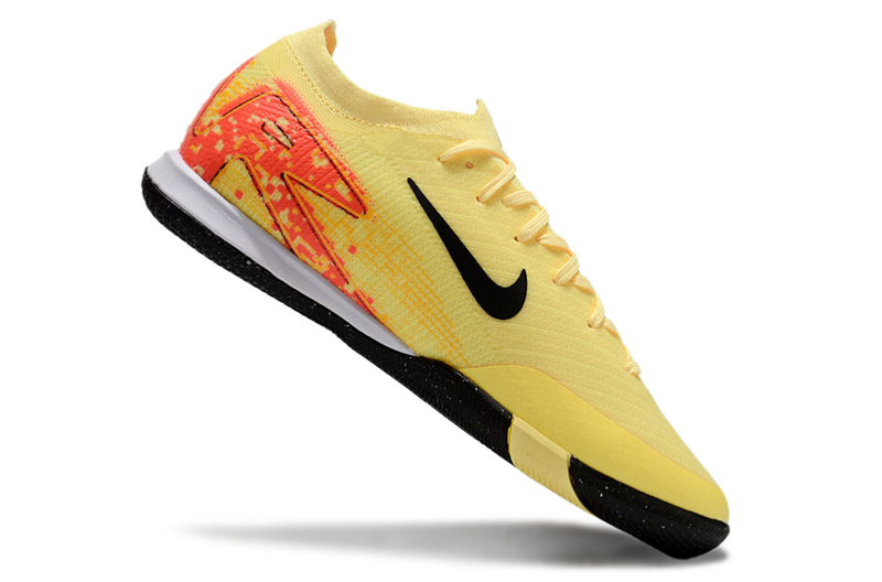 CHUTEIRA NIKE AIR ZOOM MERCURIAL VAPOR 16 ELITE FUTSAL "KYLIAN MBAPPÉ" - AMARELA, LARANJA E PRETA
