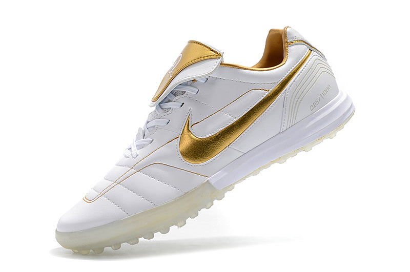 CHUTEIRA NIKE TIEMPO LEGEND 7 SOCIETY - BRANCA E DOURADA