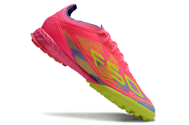 CHUTEIRA ADIDAS F50 SOCIETY - ROSA E AMARELA