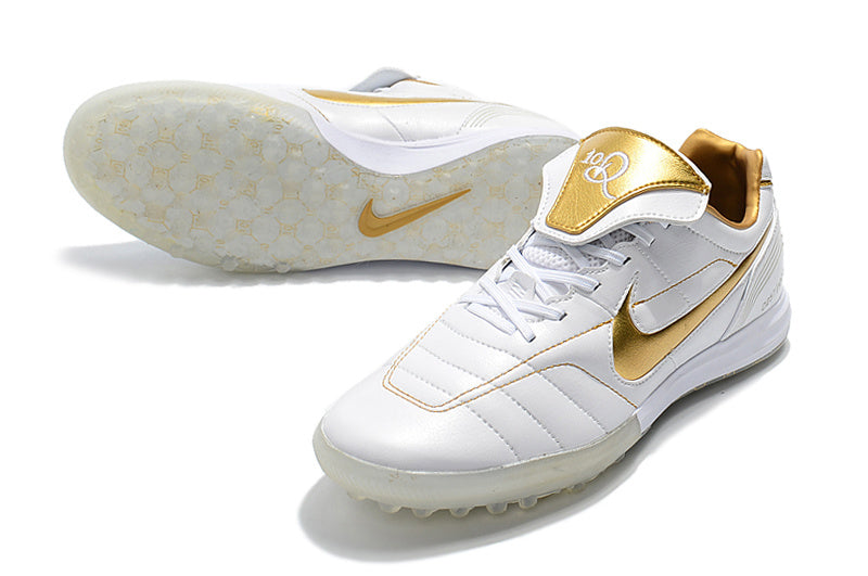 CHUTEIRA NIKE TIEMPO LEGEND 7 SOCIETY - BRANCA E DOURADA