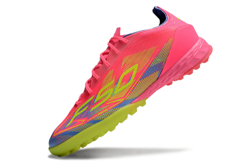CHUTEIRA ADIDAS F50 SOCIETY - ROSA E AMARELA