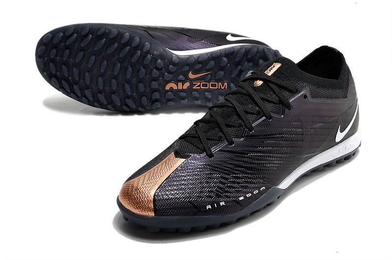 CHUTEIRA NIKE MERCURIAL AIR ZOOM VAPOR 15 ELITE SOCIETY "2001" - PRETA E COBRE
