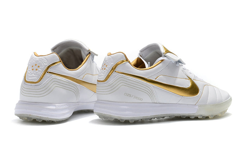 CHUTEIRA NIKE TIEMPO LEGEND 7 SOCIETY - BRANCA E DOURADA