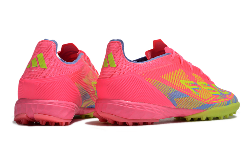 CHUTEIRA ADIDAS F50 SOCIETY - ROSA E AMARELA