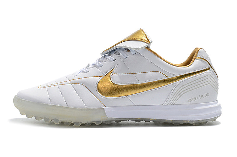 CHUTEIRA NIKE TIEMPO LEGEND 7 SOCIETY - BRANCA E DOURADA