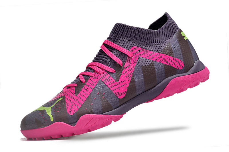 CHUTEIRA PUMA FUTURE ULTIMATE SOCIETY "CONCEPT" - PRETA E ROXA