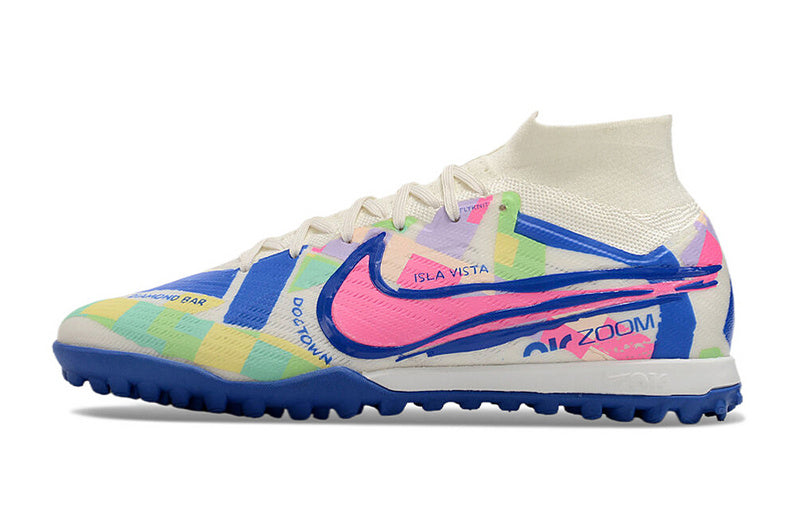 CHUTEIRA NIKE MERCURIAL AIR ZOOM SUPERFLY 9 ELITE SOCIETY "SOCAL" - BRANCA, AZUL E ROSA