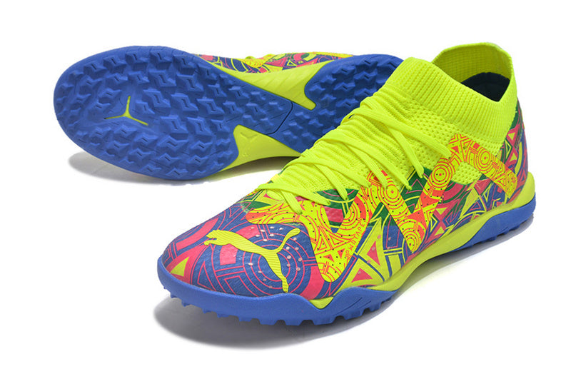 CHUTEIRA PUMA FUTURE ULTIMATE SOCIETY "ENERGY" - VERDE, ROSA E AZUL