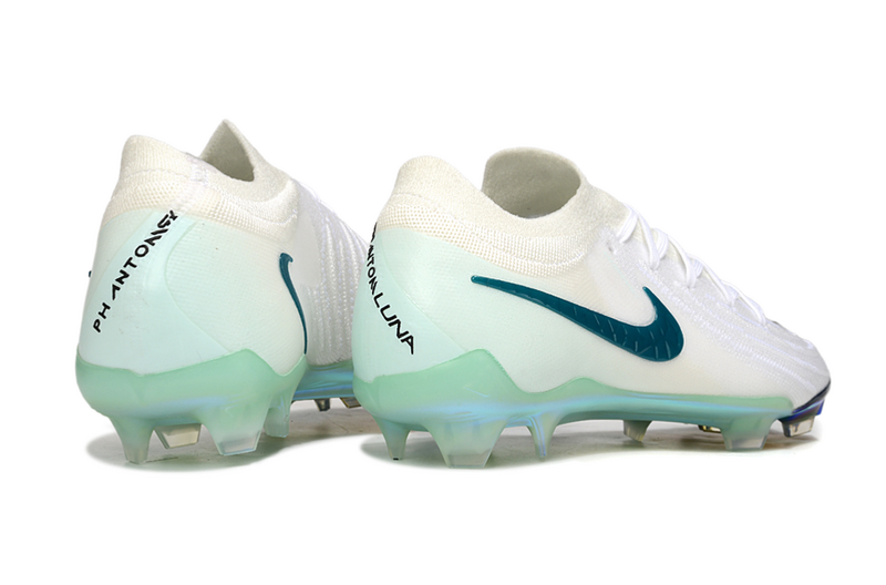 CHUTEIRA NIKE PHANTOM GX II ELITE CAMPO "CHROMATIC" - BRANCA E VERDE