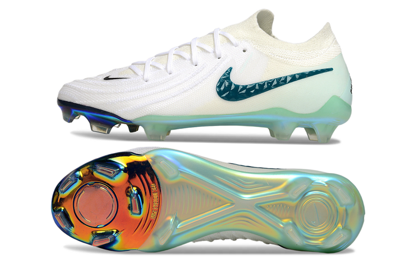 CHUTEIRA NIKE PHANTOM GX II ELITE CAMPO "CHROMATIC" - BRANCA E VERDE