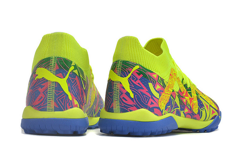 CHUTEIRA PUMA FUTURE ULTIMATE SOCIETY "ENERGY" - VERDE, ROSA E AZUL