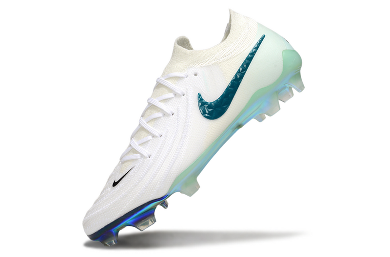 CHUTEIRA NIKE PHANTOM GX II ELITE CAMPO "CHROMATIC" - BRANCA E VERDE