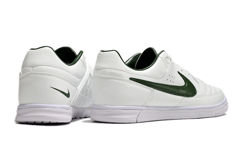CHUTEIRA NIKE GATO FUTSAL - BRANCA E PRETA