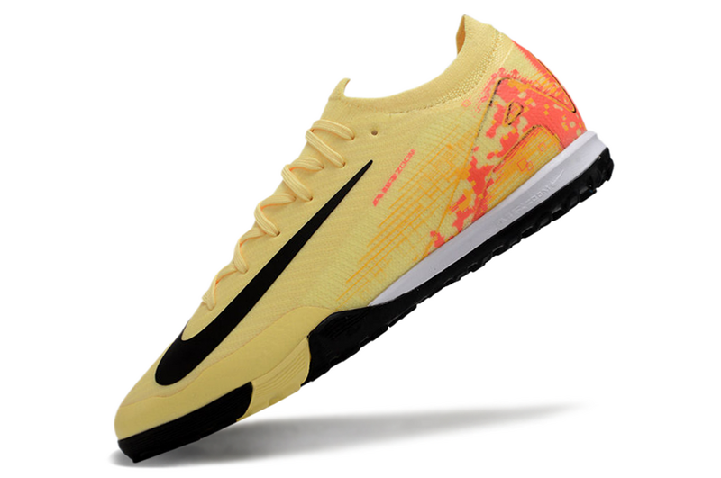 CHUTEIRA NIKE MERCURIAL AIR ZOOM VAPOR 16 ELITE SOCIETY "KYLIAN MBAPPÉ" - AMARELA, PRETA  E LARANJA