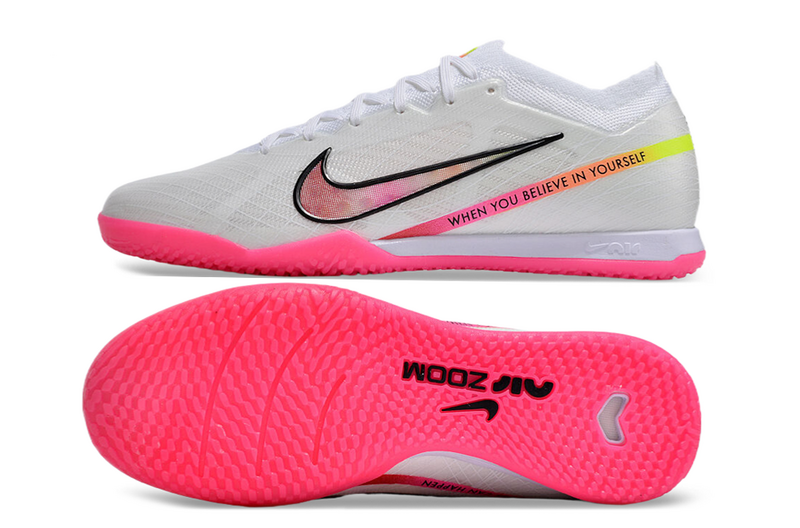 CHUTEIRA NIKE AIR ZOOM MERCURIAL VAPOR 15 ELITE FUTSAL "RASHFORD" - BRANCA E ROSA